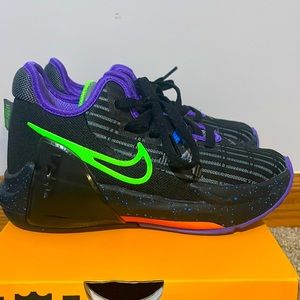 LeBron Witness VI Kids Size 11C